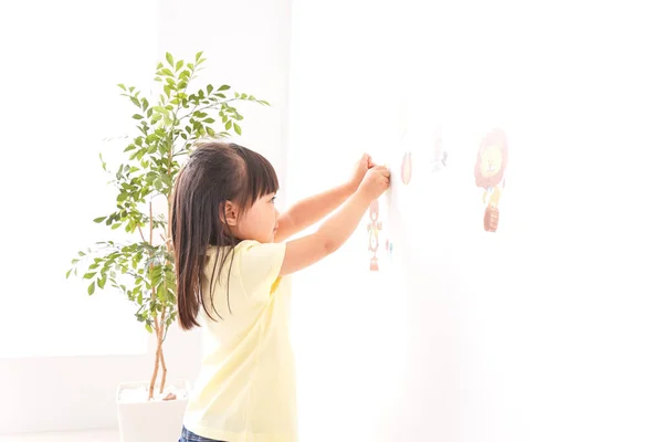 Child Putting Seal — Stock Photo, Image