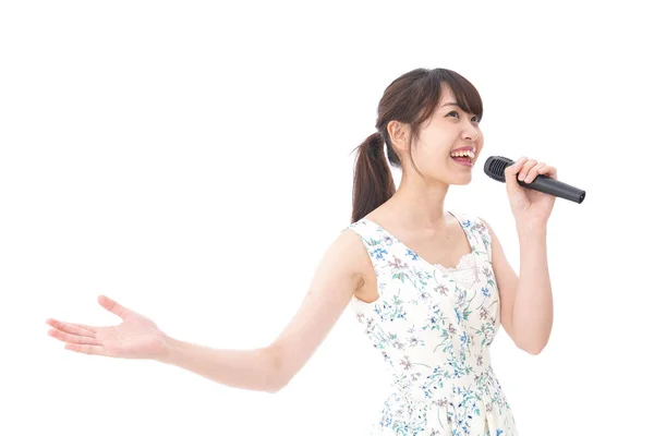 Ung Kvinna Sjunger Karaoke Mikrofon — Stockfoto