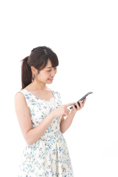 Young Woman Using Smartphone — Stock Photo, Image