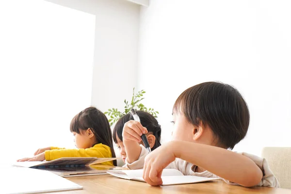 Niños Que Estudian Clase —  Fotos de Stock