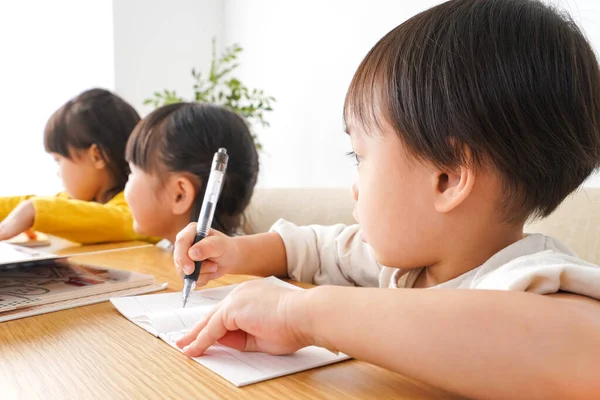 Niños Que Estudian Clase —  Fotos de Stock