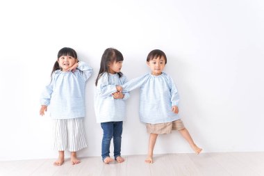 Anaokulunda oynayan çocuklar.