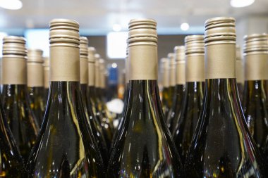 bir şişe dükkanı resmi