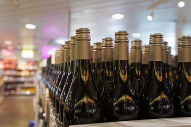 bir şişe dükkanı resmi