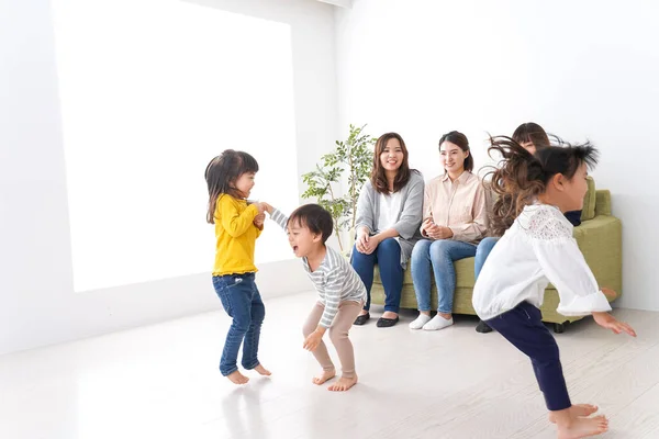 Mothers Children Home — Stock Photo, Image