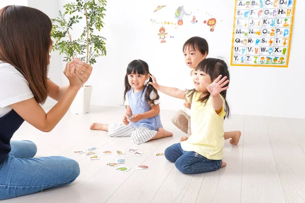 Englischkurs Für Asiatische Kinder — Stockfoto