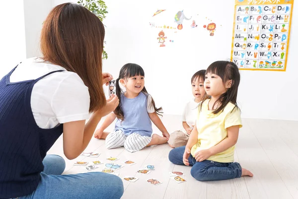 Englischkurs Für Asiatische Kinder — Stockfoto