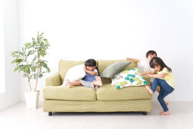 Anaokulunda oynayan çocuklar.