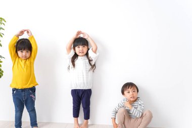 Anaokulunda oynayan çocuklar.