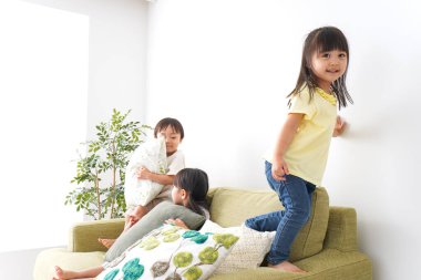 Anaokulunda oynayan çocuklar.