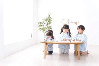 Anaokulu resminde okuyan çocuklar