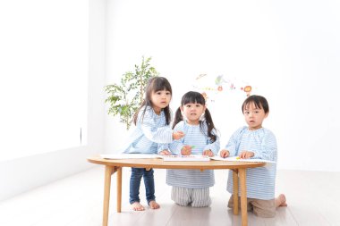 Anaokulu resminde okuyan çocuklar