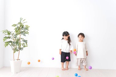 Anaokulunda oynayan çocuklar.