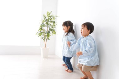 Anaokulunda oynayan çocuklar.