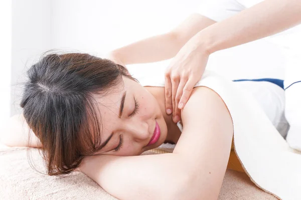 Jong Aziatische Vrouw Het Maken Van Schoonheid Zorg — Stockfoto