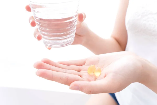 Young Woman Drink Pills — Stock Photo, Image