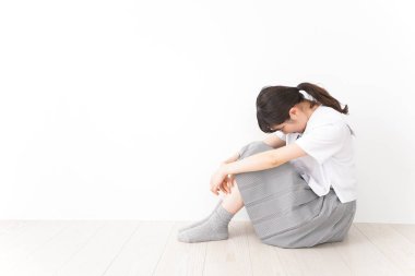 Genç Bayan Öğrenci Acı Çekiyor, Üzüntü Konsepti