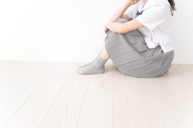 Genç Bayan Öğrenci Acı Çekiyor, Üzüntü Konsepti