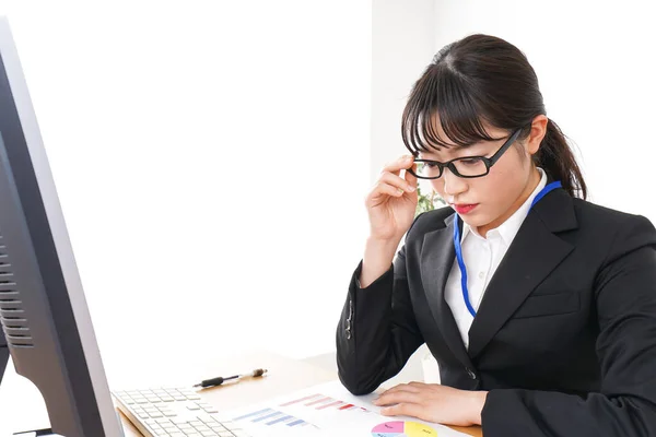 Junge Geschäftsfrau Überarbeitet — Stockfoto