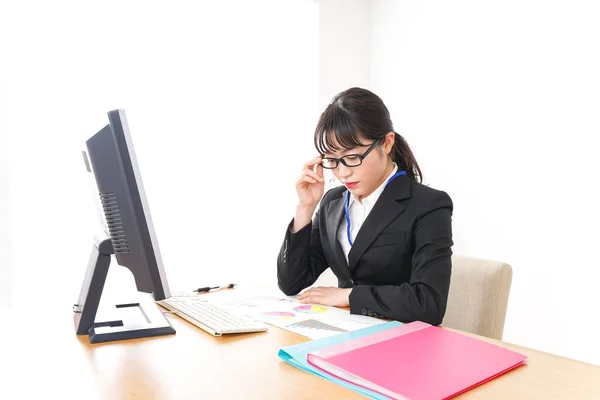 Junge Geschäftsfrau Überarbeitet — Stockfoto