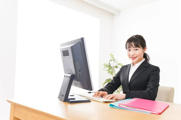 Junge Geschäftsfrau Bei Einem Vortrag — Stockfoto