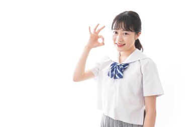 Geçmişinde gülümseme olan genç bir öğrenci.