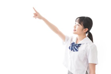 Geçmişinde gülümseme olan genç bir öğrenci.