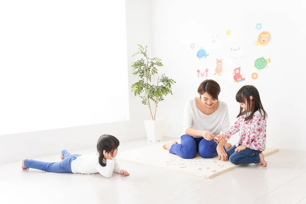 Children Teacher Playing Kindergarten — Stock Photo, Image