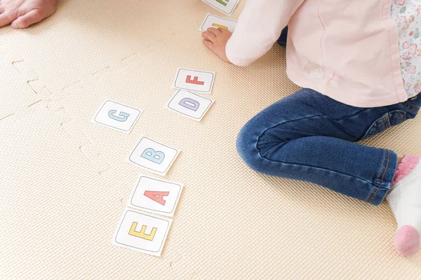 Niño Pequeño Estudio Inglés — Foto de Stock