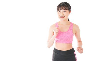 Koşan güzel Asyalı kadın.