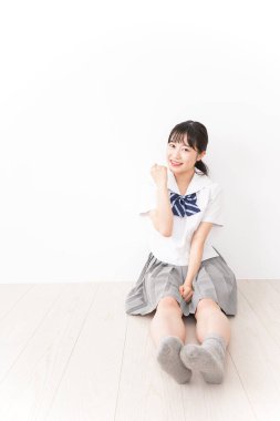 Genç gülümseyen öğrenci.