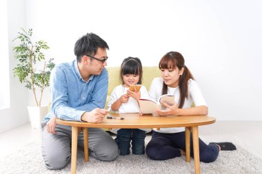 Ebeveynler çocuklarına öğretiyor