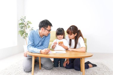 Ebeveynler çocuklarına öğretiyor