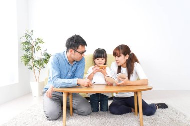 Ebeveynler çocuklarına öğretiyor