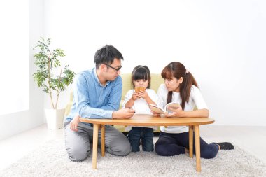 Ebeveynler çocuklarına öğretiyor