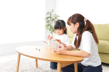 Ebeveynler çocuklarına öğretiyor