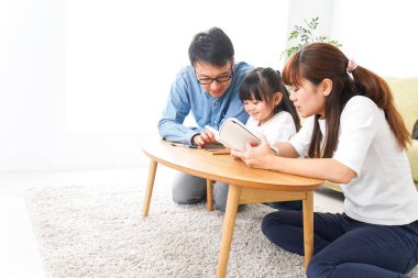 Ebeveynler çocuklarına öğretiyor