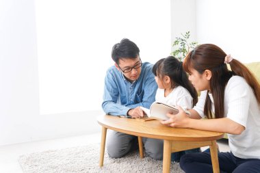 Ebeveynler çocuklarına öğretiyor