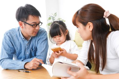 Ebeveynler çocuklarına öğretiyor