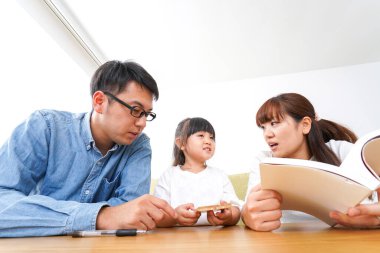 Ebeveynler çocuklarına öğretiyor