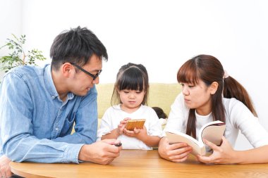 Ebeveynler çocuklarına öğretiyor