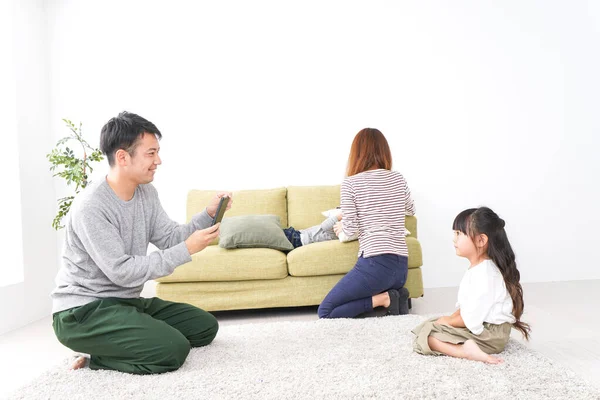 Father Taking Pictures Children — Stock Photo, Image