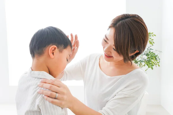 Madre Con Hijo Pequeño — Foto de Stock