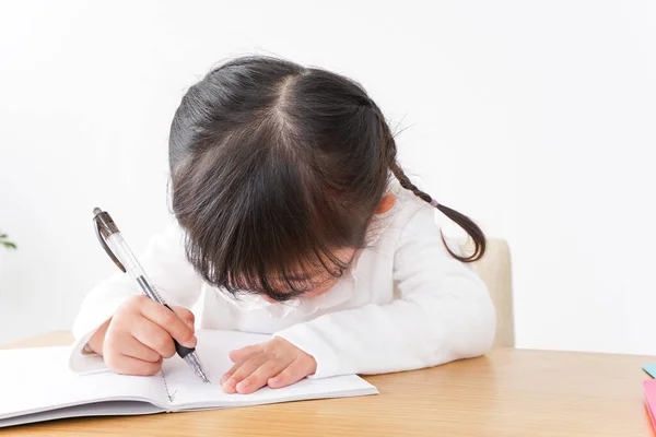 Söt Barn Att Studera Ensam — Stockfoto