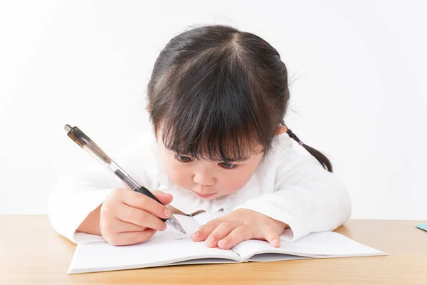 Söt Barn Att Studera Ensam — Stockfoto
