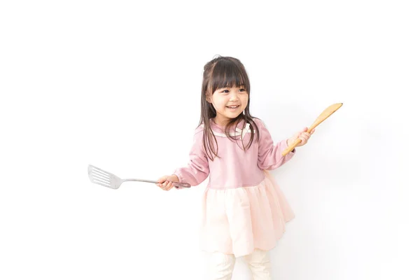 Милая Маленькая Девочка Готовит Кухне — стоковое фото