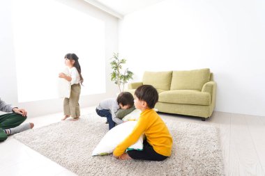 Anaokulunda oynayan çocuklar.