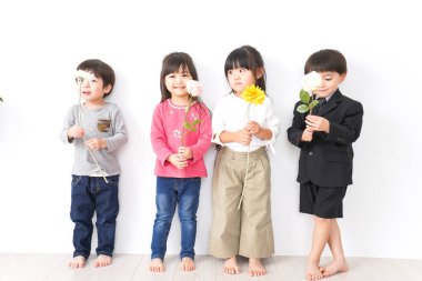 Anaokulunda oynayan çocuklar.