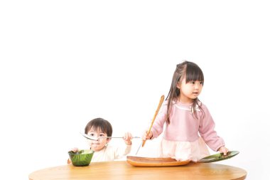 Anaokulunda oynayan çocuklar.