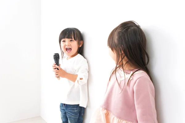 Lindas Chicas Cantar Una Canción — Foto de Stock